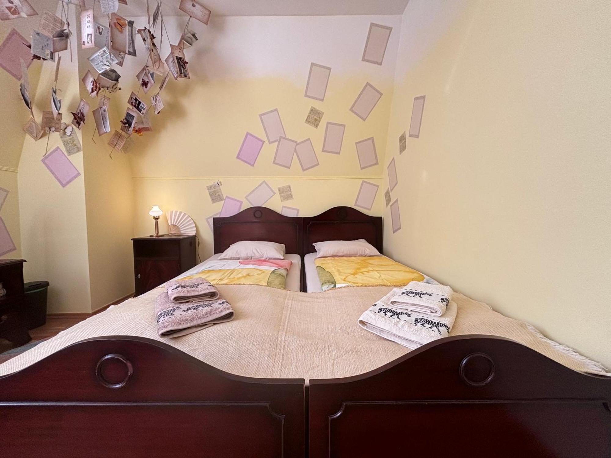 Poet'S Theme Room, Free Parking Κάρλοβι Βάρι Εξωτερικό φωτογραφία